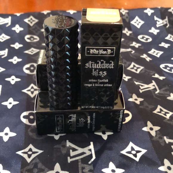 KVD vegan beauty studded kiss Creme lipstick 💄 - Picture 4 of 8